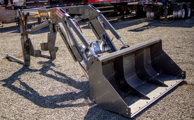 Conjunto Frontal de Concha PCAL 800 para Valra A 114 ao A 134 e Massey Ferguson 6711 ao 6713- Almeida