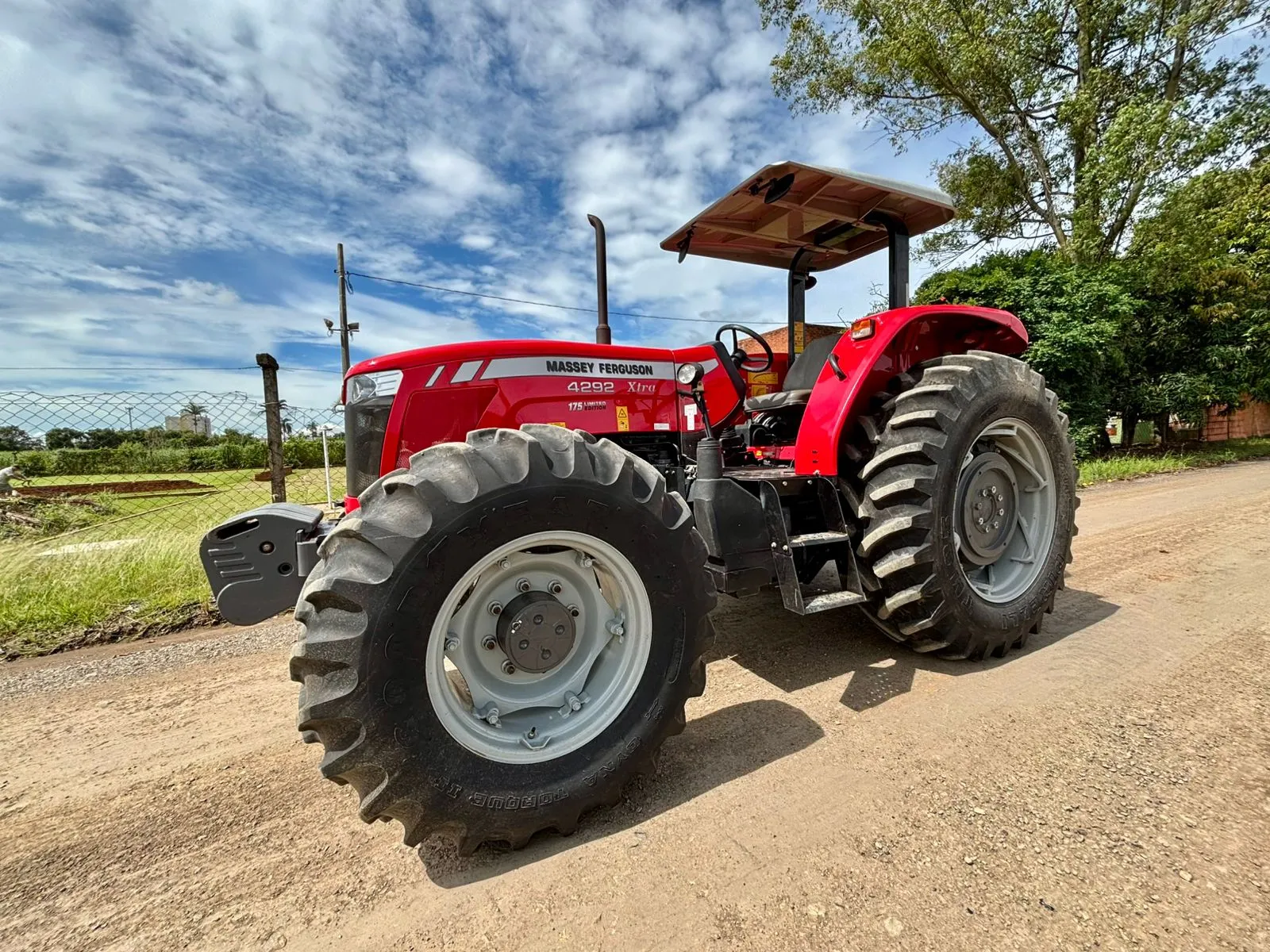Trator Massey Ferguson 4292 Xtra 4x4 Ano 2022 Com 401 horas com Redutor de Velocidade Creeper - Seminovo