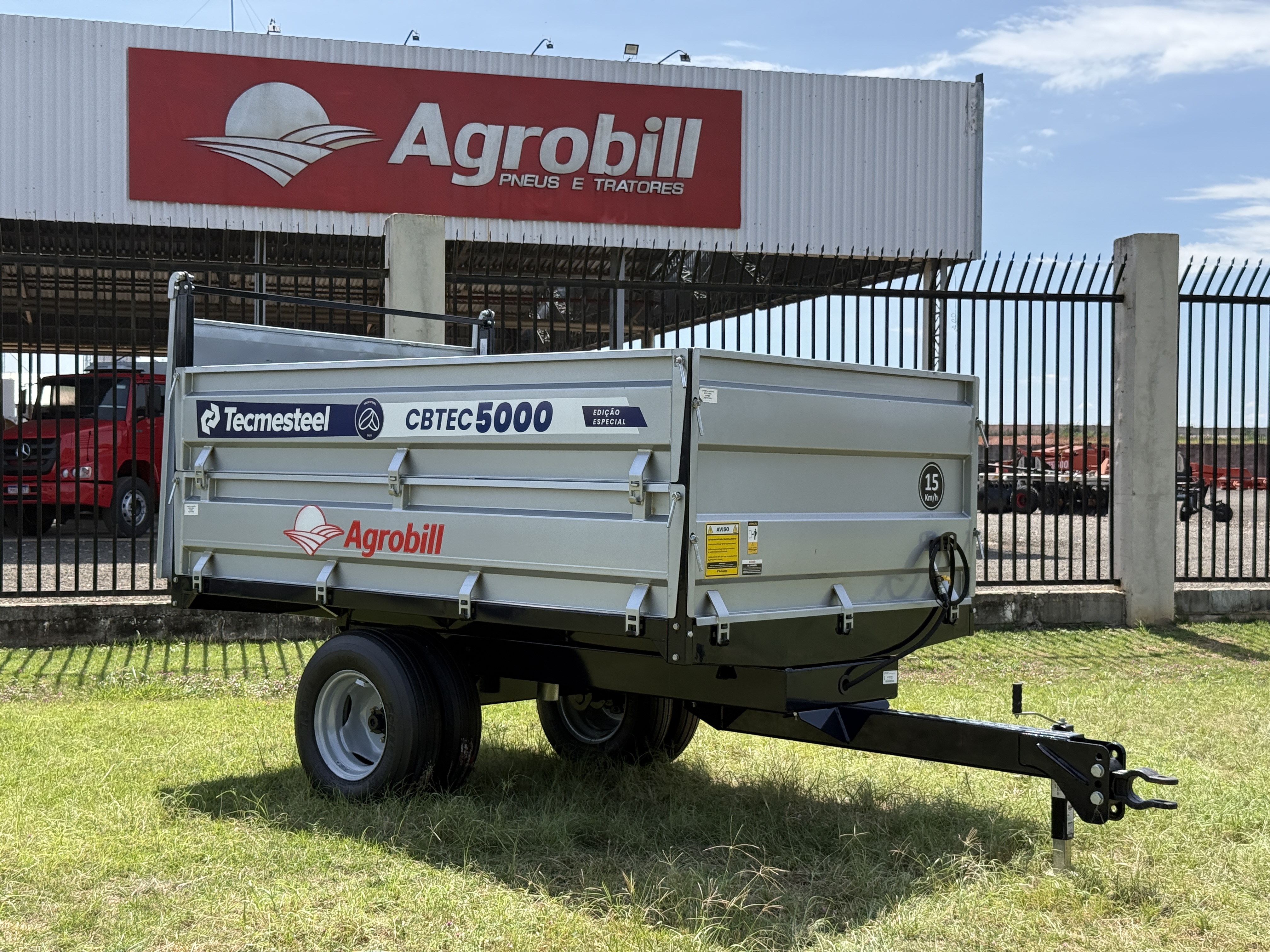 Carreta Agricola Basculante Cbtec-Hc 5000 Lateral Movel- Rodado Duplo Com Pneus 7.50X16- Tecmesteel