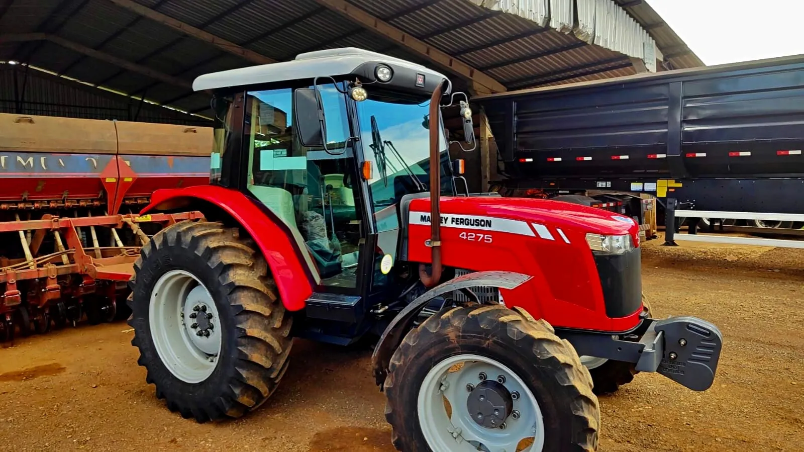 Trator Massey Ferguson 4275 4x4 Ano 2017 com 1538 horas - Único Dono