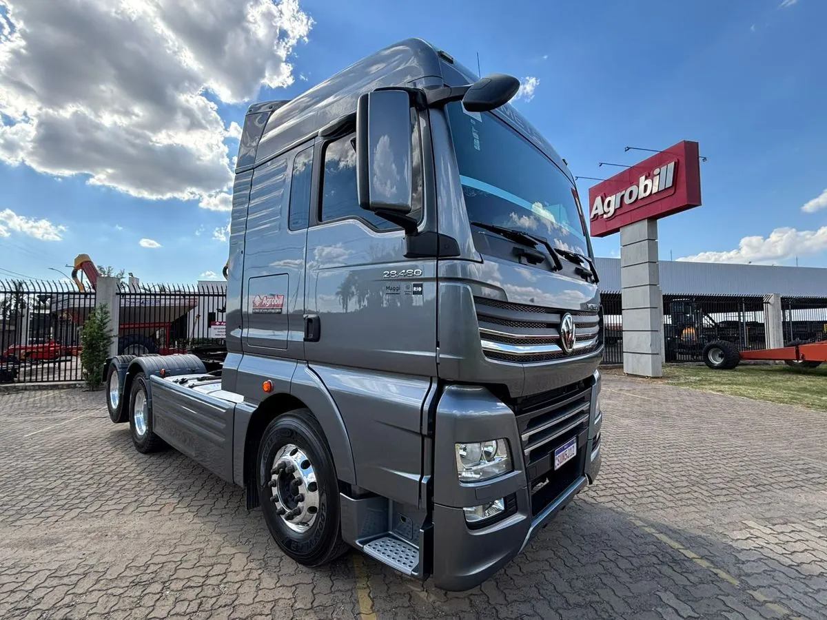 Caminhão Volkswagen Meteor 28480 6x2 ano 2024/2025 com 76.000 km - Único Dono