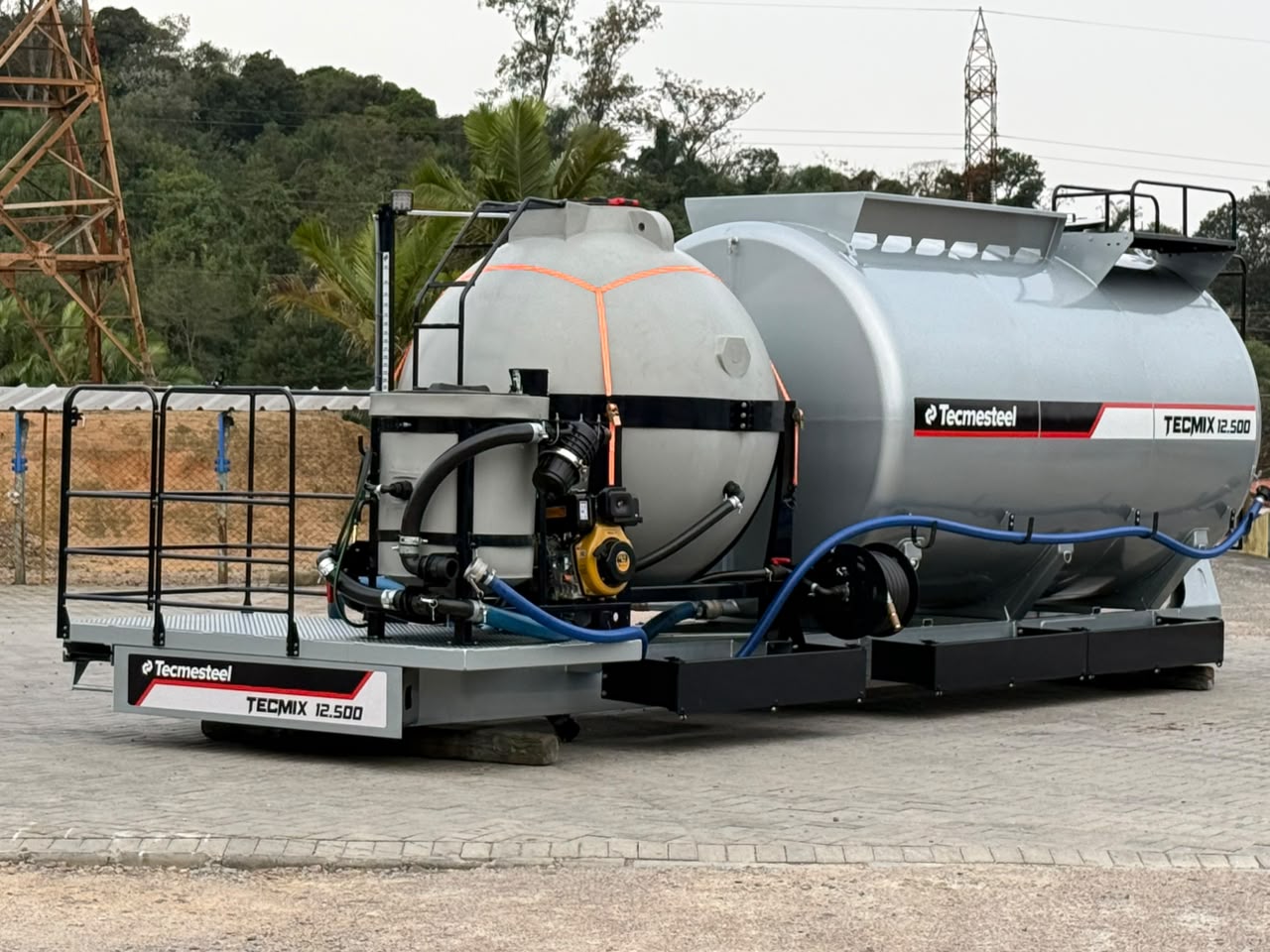 Tanque Agrícola Incorporador de Calda Pronta Roll On / Off modelo Tecmix 12.500 Litros + 3.500 Litros Tecmesteel