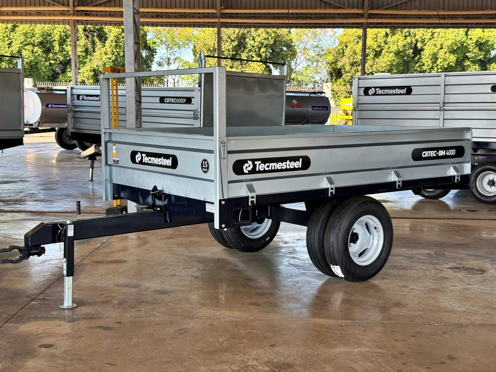 Carreta Agrícola CBTEC 4000 Basculante Manual 2500L/ 4 Toneladas Rodado Duplo aro 16 - Tecmesteel