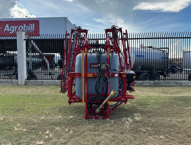 Pulverizador Liri 800L Barra 14 Metros Hidraulica E Corte De Secao Manual Baldan