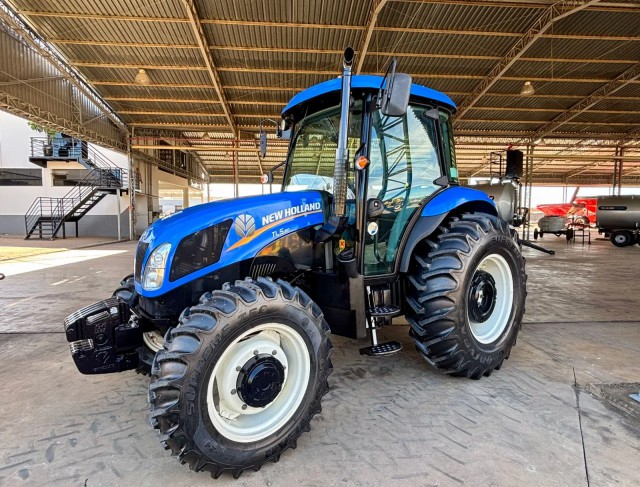 Trator New Holland TL 5.80 4X4 Ano 2024 com 1845 horas