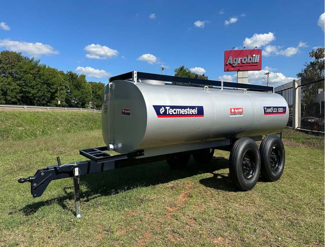 Carreta Tanque De Agua E Diesel Tankflex 5000 Litros- Rodado Tandem Com Pneus 7.50X16- Tecmesteel