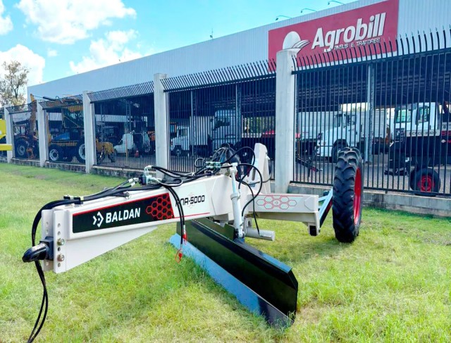 Plaina Niveladora De Arrasto Pna 5000 Com Eletro Valvula E Pneus - Baldan
