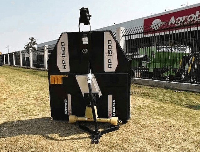 Roçadeira Hidráulica Central e Lateral RP 1500 Transmissão Correias 2 Facas Com Roda- Baldan